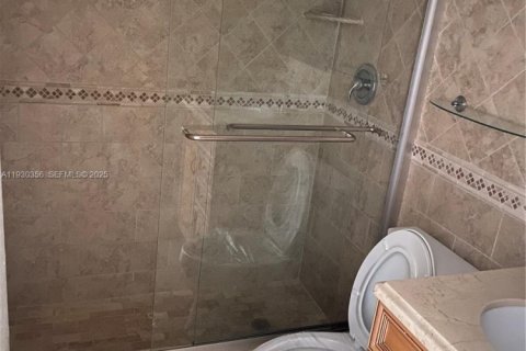 Condominio en alquiler en Hallandale Beach, Florida, 1 dormitorio, 57.6 m2 № 1989139 - foto 5