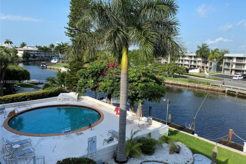 Condominio en alquiler en Hallandale Beach, Florida, 1 dormitorio, 57.6 m2 № 1989139 - foto 2