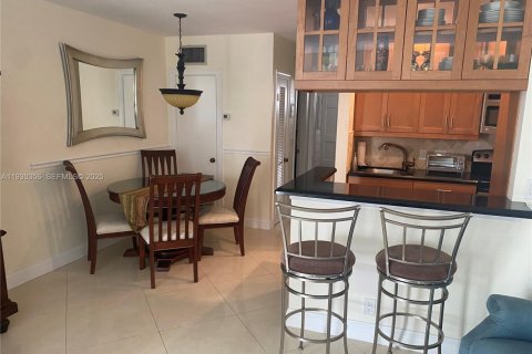 Condominio en alquiler en Hallandale Beach, Florida, 1 dormitorio, 57.6 m2 № 1989139 - foto 12