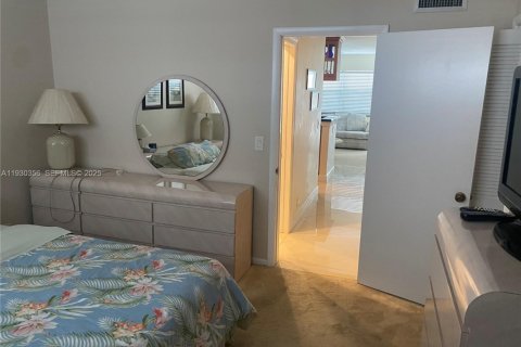 Condominio en alquiler en Hallandale Beach, Florida, 1 dormitorio, 57.6 m2 № 1989139 - foto 15