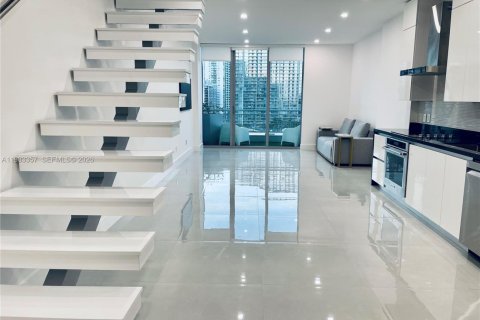 Кондоминиум с 2 спальнями в Майами, Флорида № 2050077