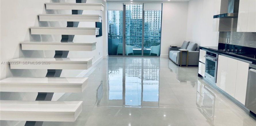 Кондоминиум с 2 спальнями в Майами, Флорида № 2050077