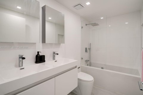 Снять в аренду кондоминиум в Майами, Флорида 2 спальни, 120.77м2, № 2050077 - фото 15