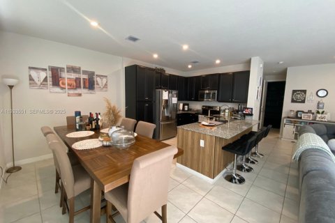 Adosado en alquiler en Homestead, Florida, 4 dormitorios, 183.95 m2 № 1992098 - foto 7