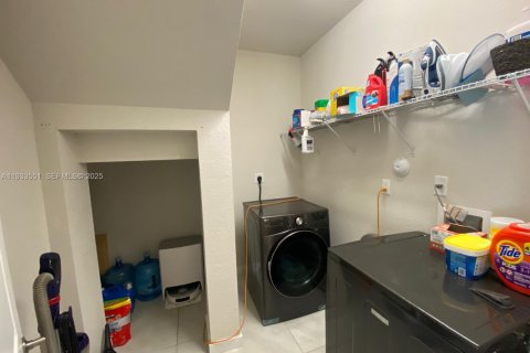 Adosado en alquiler en Homestead, Florida, 4 dormitorios, 183.95 m2 № 1992098 - foto 12