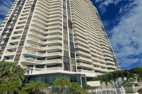 Condo à Aventura, Floride, 2 chambres  № 2041679