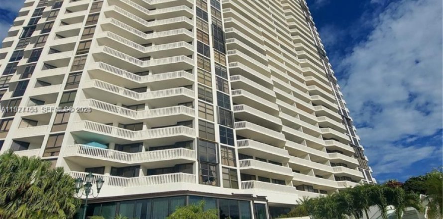 Condo à Aventura, Floride, 2 chambres  № 2041679