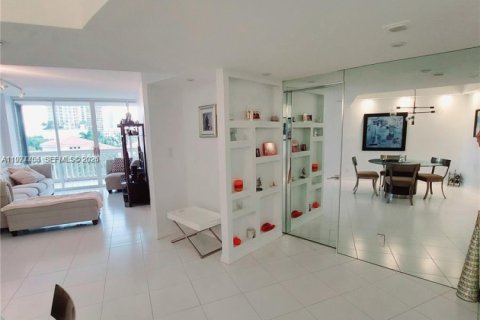 Copropriété à louer à Aventura, Floride: 2 chambres, 114.27 m2 № 2041679 - photo 3