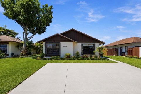 House in West Palm Beach, Florida 3 bedrooms, 120.03 sq.m. № 2083435
