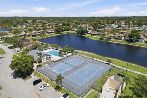 House in West Palm Beach, Florida 3 bedrooms, 120.03 sq.m. № 2083435 - photo 17