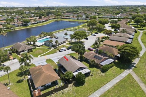 House in West Palm Beach, Florida 3 bedrooms, 120.03 sq.m. № 2083435 - photo 20
