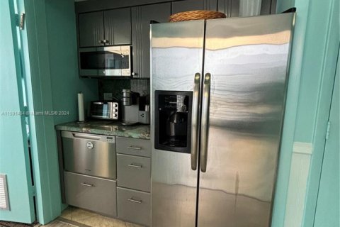 Commercial property in Hollywood, Florida № 1753952 - photo 12