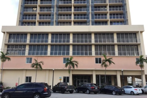 Commercial property in Hollywood, Florida № 1753952 - photo 28