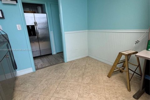 Commercial property in Hollywood, Florida № 1753952 - photo 11