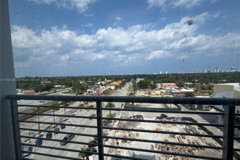 Commercial property in Hollywood, Florida № 1753952 - photo 21