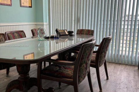 Commercial property in Hollywood, Florida № 1753952 - photo 7