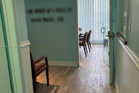 Commercial property in Hollywood, Florida № 1753952 - photo 5