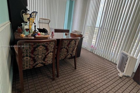 Commercial property in Hollywood, Florida № 1753952 - photo 15