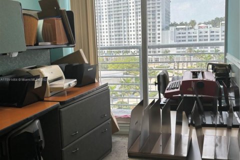 Commercial property in Hollywood, Florida № 1753952 - photo 26