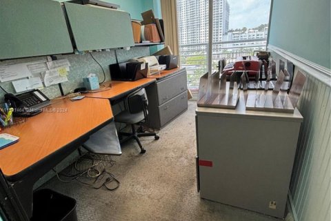 Commercial property in Hollywood, Florida № 1753952 - photo 18
