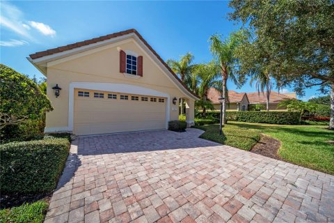 Villa ou maison à louer à Lakewood Ranch, Floride: 4 chambres, 203.08 m2 № 1825369 - photo 2