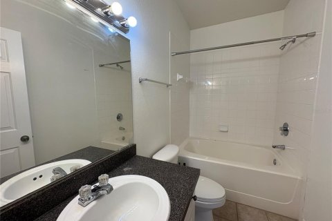 Condo in Palm Harbor, Florida, 4 bedrooms  № 2197569 - photo 18