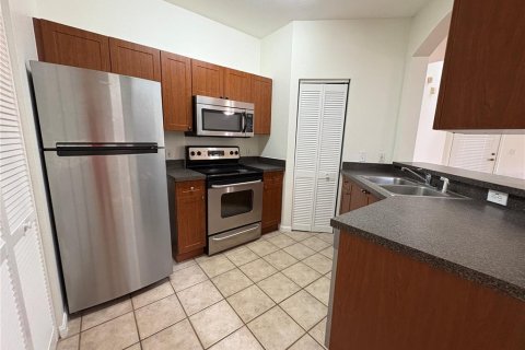 Condo in Palm Harbor, Florida, 4 bedrooms  № 2197569 - photo 9
