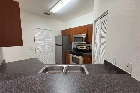 Condo in Palm Harbor, Florida, 4 bedrooms  № 2197569 - photo 8