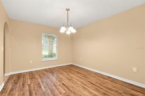 Villa ou maison à vendre à Eustis, Floride: 4 chambres, 204.38 m2 № 2410504 - photo 3