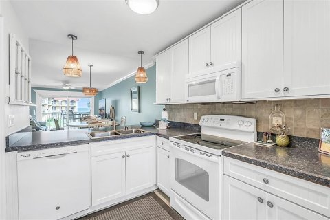 Condo in New Smyrna Beach, Florida, 2 bedrooms  № 1684579 - photo 14