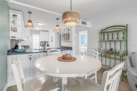 Condo in New Smyrna Beach, Florida, 2 bedrooms  № 1684579 - photo 6