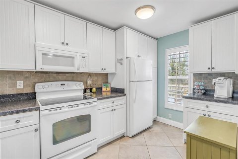 Condo in New Smyrna Beach, Florida, 2 bedrooms  № 1684579 - photo 15