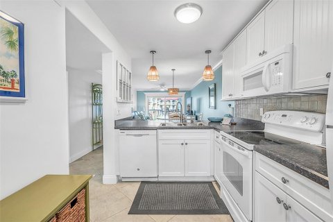 Condo in New Smyrna Beach, Florida, 2 bedrooms  № 1684579 - photo 13