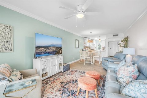 Condo in New Smyrna Beach, Florida, 2 bedrooms  № 1684579 - photo 11
