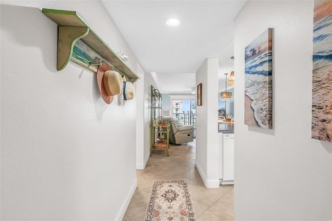 Condo in New Smyrna Beach, Florida, 2 bedrooms  № 1684579 - photo 16