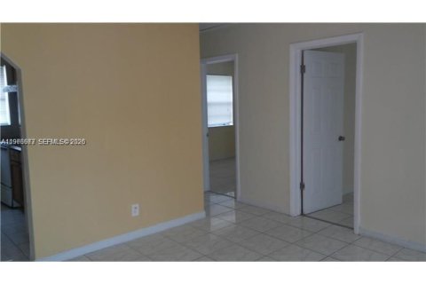 Villa ou maison à louer à Hallandale Beach, Floride: 2 chambres, 186.36 m2 № 2028964 - photo 3