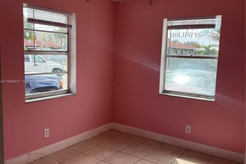 Villa ou maison à louer à Hallandale Beach, Floride: 2 chambres, 186.36 m2 № 2028964 - photo 11