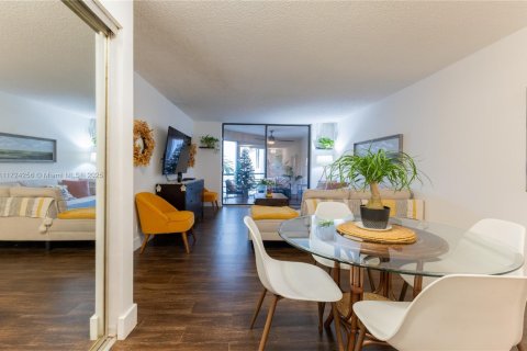 Condo in North Miami Beach, Florida, 1 bedroom  № 1474766 - photo 16