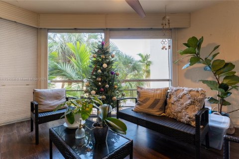 Condo in North Miami Beach, Florida, 1 bedroom  № 1474766 - photo 9