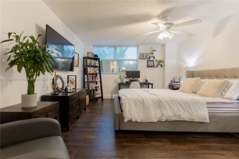 Condo in North Miami Beach, Florida, 1 bedroom  № 1474766 - photo 19