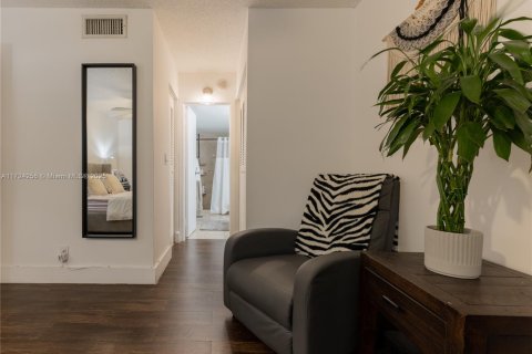 Condo in North Miami Beach, Florida, 1 bedroom  № 1474766 - photo 22