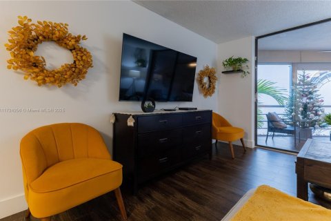 Condo in North Miami Beach, Florida, 1 bedroom  № 1474766 - photo 7