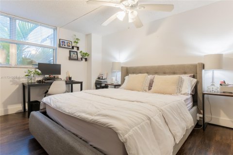 Condo in North Miami Beach, Florida, 1 bedroom  № 1474766 - photo 28