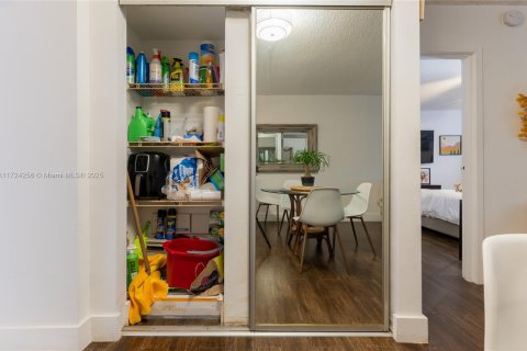 Condo in North Miami Beach, Florida, 1 bedroom  № 1474766 - photo 17