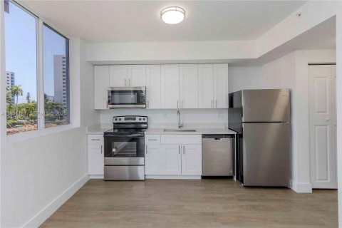 Appartement à louer à Miami, Floride: 2 chambres № 1989560 - photo 2