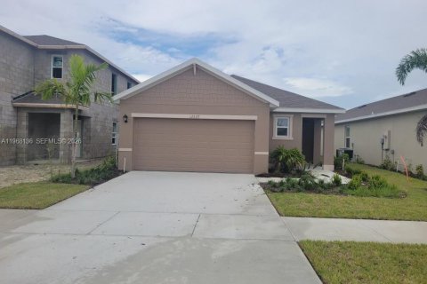 House in Port St. Lucie, Florida 3 bedrooms, 139.73 sq.m. № 2029317