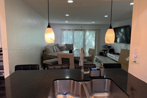 House in Sunrise, Florida 4 bedrooms № 1886639 - photo 13