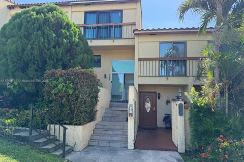 House in Sunrise, Florida 4 bedrooms № 1886639 - photo 1