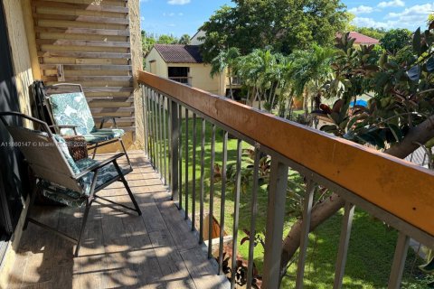 House in Sunrise, Florida 4 bedrooms № 1886639 - photo 14