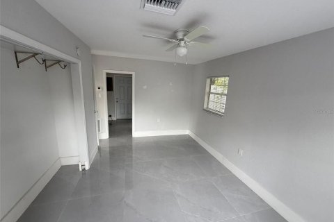 Commercial property in Saint Petersburg, Florida 4 bedrooms, 148.09 sq.m. № 2216879 - photo 19